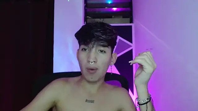 Snapshot of littlextreme chatting on 03-17-25, 07:13 littlextreme online show from 03-17-25, 07:13