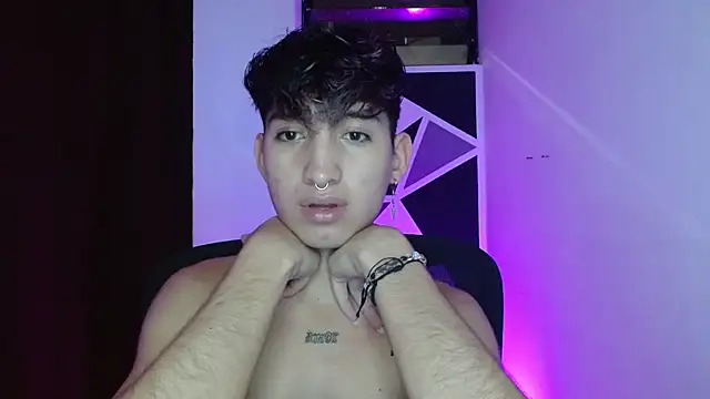 Snapshot of littlextreme chatting on 03-18-25, 04:26 littlextreme online show from 03-18-25, 04:26