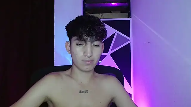 Snapshot of littlextreme chatting on 03-18-25, 07:30 littlextreme online show from 03-18-25, 07:30