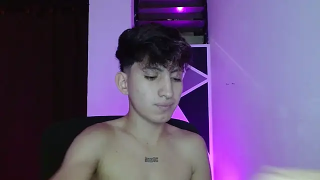 Snapshot of littlextreme chatting on 03-22-25, 12:49 littlextreme online show from 03-22-25, 12:49