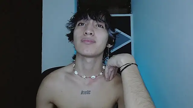 Snapshot of littlextreme chatting on 01-11-26, 01:32 littlextreme online show from 01-11-26, 01:32