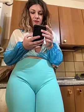 Snapshot of DaisyVibesss chatting on 12-17-24, 09:07 DaisyVibesss online show from 12-17-24, 09:07