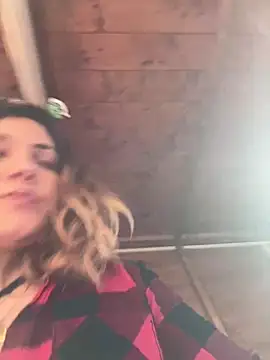 Snapshot of DaisyVibesss chatting on 12-23-24, 02:07 DaisyVibesss online show from 12-23-24, 02:07