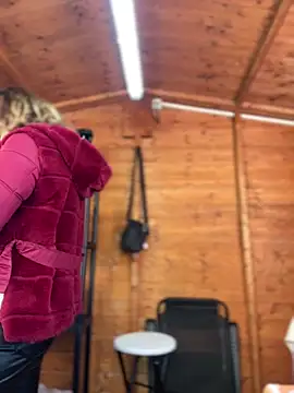 DaisyVibesss online show from 12-26-24, 10:59