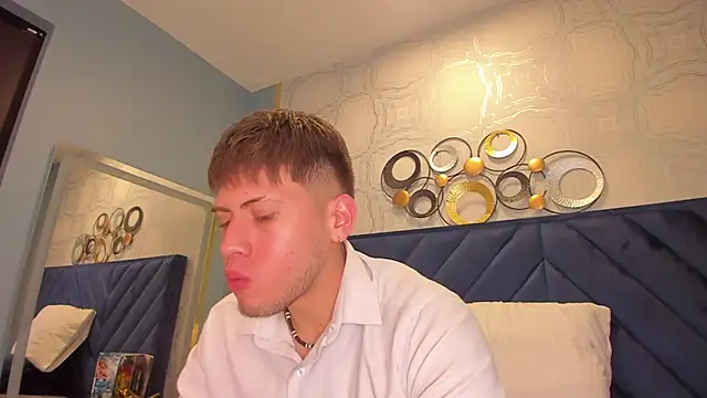 Snapshot of SebastianMaximoff chatting on 01-10-25, 12:04 SebastianMaximoff online show from 01-10-25, 12:04