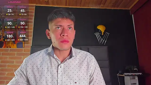 Snapshot of SebastianMaximoff chatting on 03-22-25, 11:32 SebastianMaximoff online show from 03-22-25, 11:32