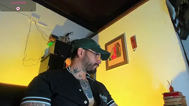 CamiloGray  online show from 11-05-25, 01:44