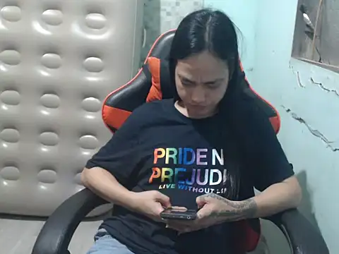 Snapshot of itsmacky4u chatting on 09-25-25, 04:00 itsmacky4u online show from 09-25-25, 04:00