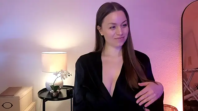 Snapshot of MilaFleur chatting on 02-14-25, 09:24 MilaFleur online show from 02-14-25, 09:24