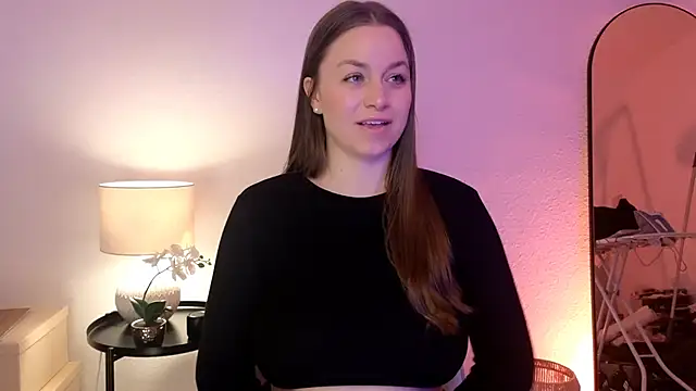 Snapshot of MilaFleur chatting on 02-15-25, 09:05 MilaFleur online show from 02-15-25, 09:05