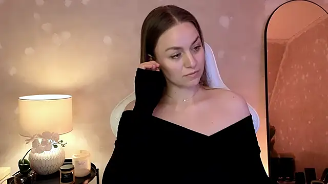 Snapshot of MilaFleur chatting on 10-04-25, 02:26 MilaFleur online show from 10-04-25, 02:26