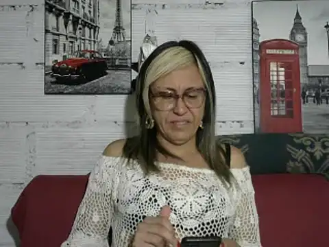 Snapshot of divahot08 chatting on 12-12-24, 02:33 divahot08 online show from 12-12-24, 02:33