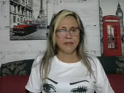 Snapshot of divahot08 chatting on 01-06-25, 07:02 divahot08 online show from 01-06-25, 07:02