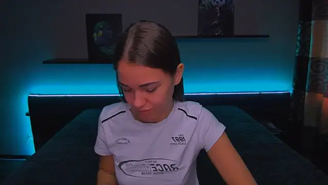 Snapshot of AlexaBarkley chatting on 12-24-24, 06:11 AlexaBarkley online show from 12-24-24, 06:11