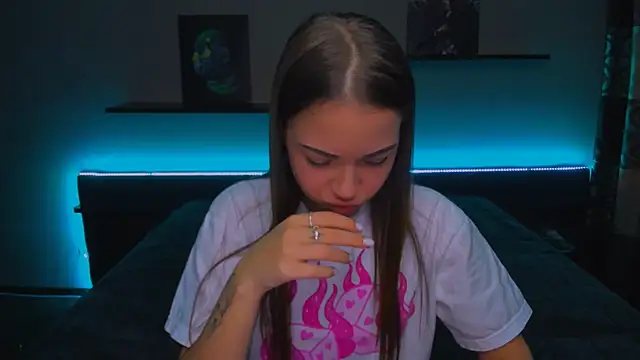 Snapshot of AlexaBarkley chatting on 12-26-24, 03:06 AlexaBarkley online show from 12-26-24, 03:06