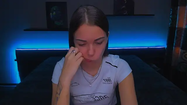 Snapshot of AlexaBarkley chatting on 01-02-25, 06:18 AlexaBarkley online show from 01-02-25, 06:18