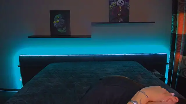 Snapshot of AlexaBarkley chatting on 02-14-25, 06:12 AlexaBarkley online show from 02-14-25, 06:12