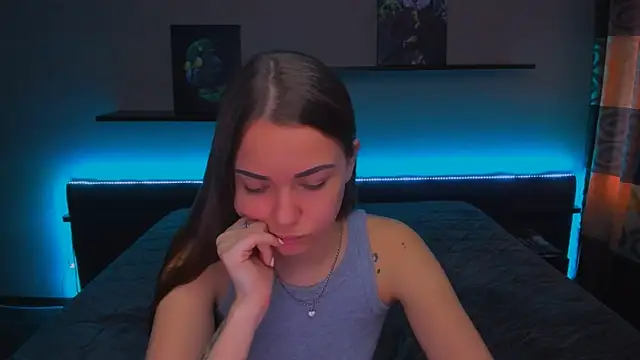 Snapshot of AlexaBarkley chatting on 02-25-25, 03:20 AlexaBarkley online show from 02-25-25, 03:20