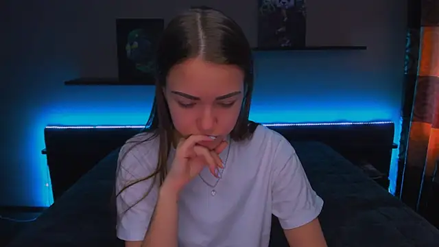 Snapshot of AlexaBarkley chatting on 03-19-25, 03:09 AlexaBarkley online show from 03-19-25, 03:09