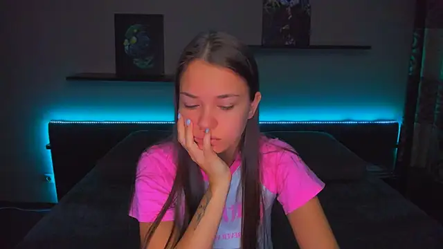 Snapshot of AlexaBarkley chatting on 10-31-25, 12:11 AlexaBarkley online show from 10-31-25, 12:11