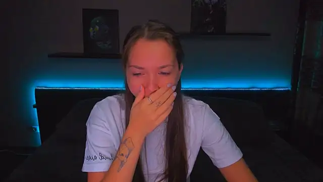 Snapshot of AlexaBarkley chatting on 12-17-25, 12:16 AlexaBarkley online show from 12-17-25, 12:16