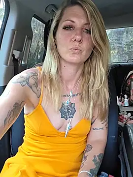 Snapshot of SheIsSomething chatting on 07-18-26, 12:59 SheIsSomething online show from 07-18-26, 12:59