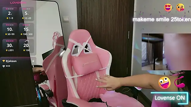 Snapshot of AsianQueens chatting on 10-08-25, 06:11 AsianQueens online show from 10-08-25, 06:11