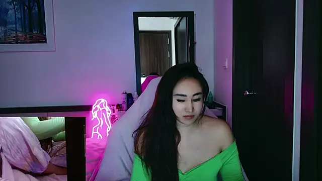 AsianQueens online show from 12-18-25, 12:00