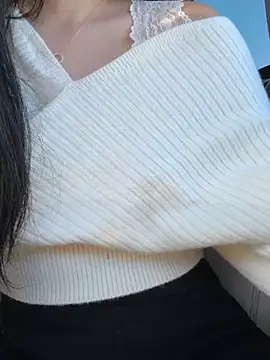 Snapshot of clairewntr chatting on 02-25-26, 12:59 clairewntr online show from 02-25-26, 12:59