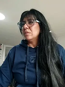 aisha latina online show from 12-04-25, 02:26