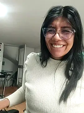 aisha latina online show from 04-16-26, 02:18