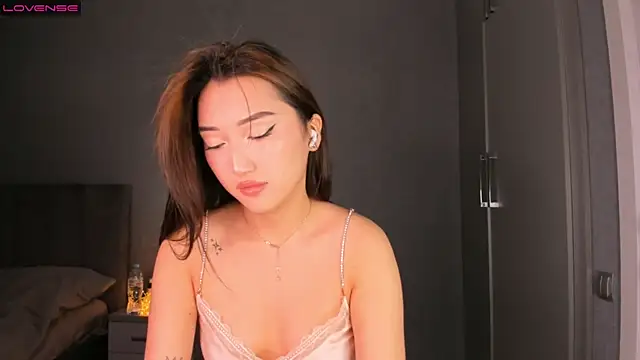 Snapshot of jin__ray chatting on 01-18-25, 01:18 jin ray online show from 01-18-25, 01:18