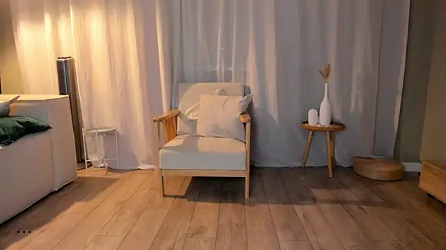 Snapshot of jin__ray chatting on 11-19-25, 01:44 jin ray online show from 11-19-25, 01:44