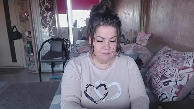 Snapshot of femme_fatale1 chatting on 11-21-25, 12:48 femme fatale1 online show from 11-21-25, 12:48