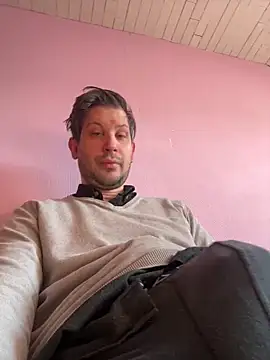 Snapshot of Taxidriver1988 chatting on 02-17-25, 12:16 Taxidriver1988 online show from 02-17-25, 12:16