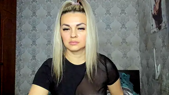 NicoletMoore online show from 01-07-25, 08:42