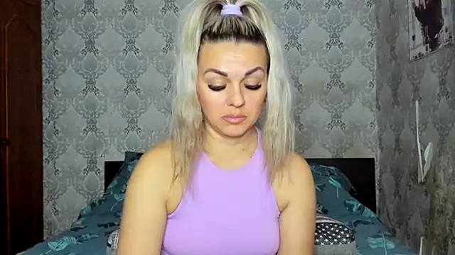 NicoletMoore online show from 01-17-25, 08:33