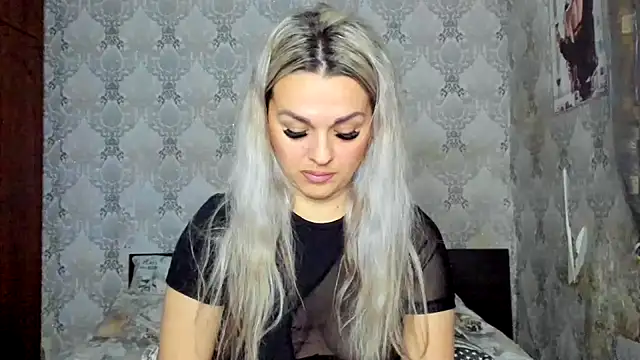 NicoletMoore online show from 02-06-25, 08:23