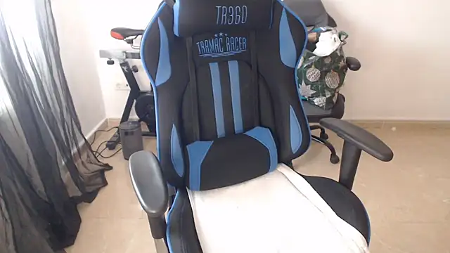 LARACRUZ30 online show from 04-10-26, 02:55