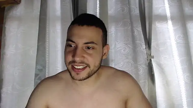 Snapshot of Armando_2002 chatting on 05-10-26, 05:29 Armando 2002 online show from 05-10-26, 05:29