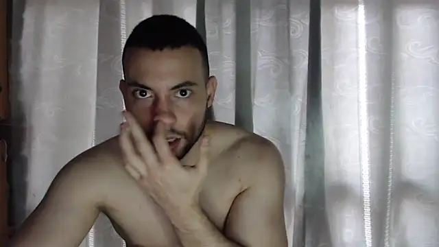 Snapshot of Armando_2002 chatting on 05-25-26, 04:57 Armando 2002 online show from 05-25-26, 04:57