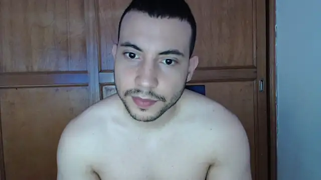 Snapshot of Armando_2002 chatting on 06-01-26, 04:41 Armando 2002 online show from 06-01-26, 04:41