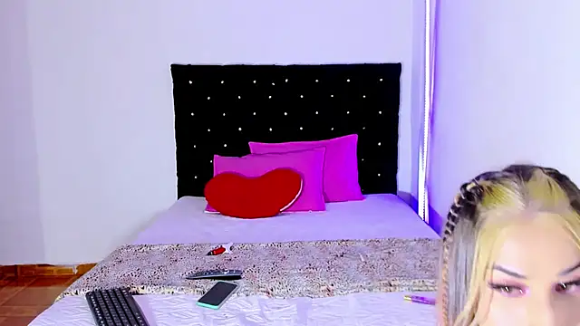 Snapshot of valen_colombian69 chatting on 03-08-25, 10:32 valen colombian69 online show from 03-08-25, 10:32