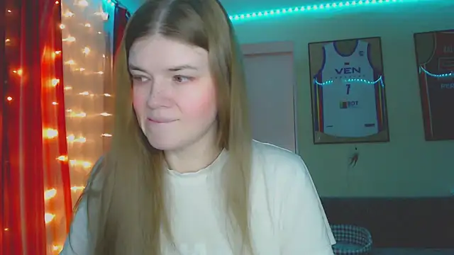 Snapshot of Klementa chatting on 11-11-25, 10:43 Klementa online show from 11-11-25, 10:43