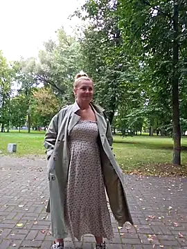 Snapshot of Marushka chatting on 09-17-25, 06:15 Marushka online show from 09-17-25, 06:15