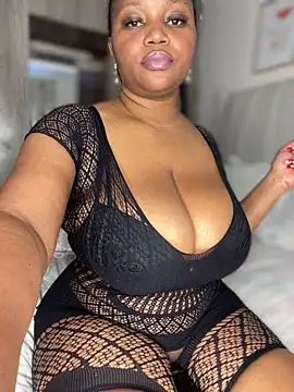 Snapshot of Hyra_Ari chatting on 10-30-25, 09:11 Hyra Ari online show from 10-30-25, 09:11