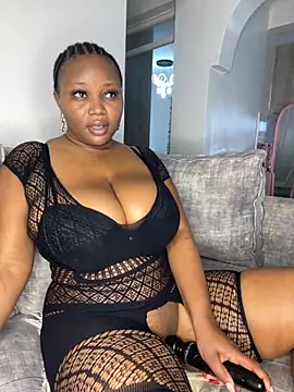 Snapshot of Hyra_Ari chatting on 10-31-25, 06:25 Hyra Ari online show from 10-31-25, 06:25