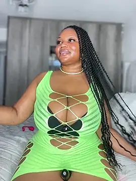 Snapshot of Hyra_Ari chatting on 12-16-25, 02:00 Hyra Ari online show from 12-16-25, 02:00