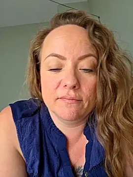 Snapshot of julimonroe chatting on 04-18-26, 05:06 julimonroe online show from 04-18-26, 05:06