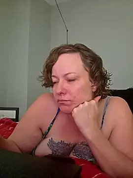 Snapshot of julimonroe chatting on 04-22-26, 02:47 julimonroe online show from 04-22-26, 02:47